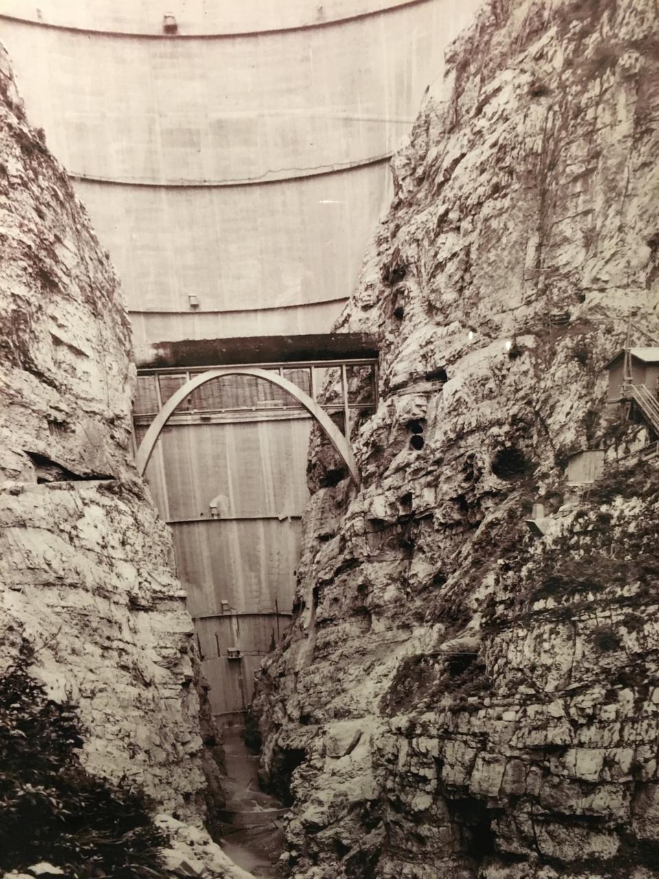 Barragem do Vajont — a estrutura que sobreviveu à tragédia.